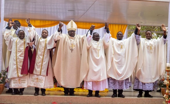 Diocese de Viana ganhou novos Sacerdotes e Diáconos