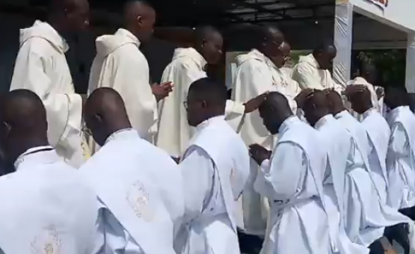 Diocese do Sumbe rejubila com a ordenação histórica de 10 sacerdotes