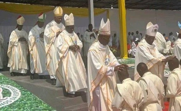 Diocese de Ondjiva encerra celebrações jubilares dos 50 anos com ordenação de 7 novos diáconos