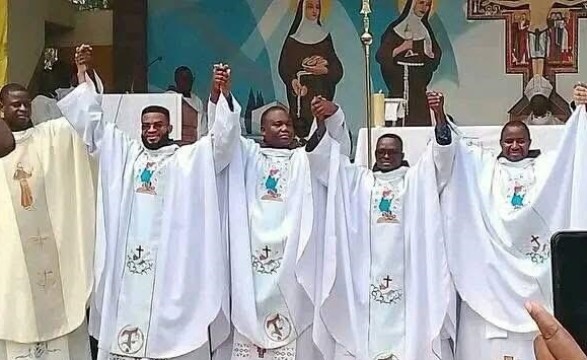 A dignidade sacerdotal passa pela oração, diz D. Lunguieky Bengui