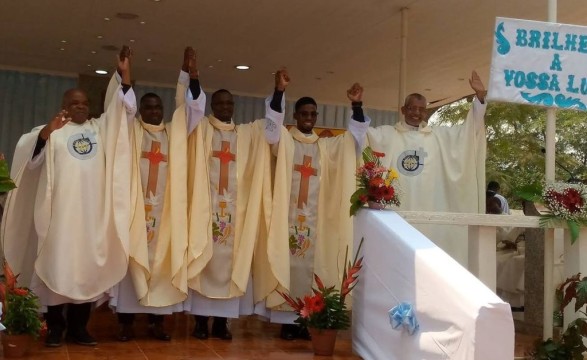 Comunidade do Verbo Divino no âmbito dos 150 anos de fundação e 60 de presença em Angola ganha 3 sacerdotes