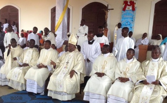 Nos cumprimentos de Fim de ano Dom Filomeno pede oração para o novo pastor de Cabinda 