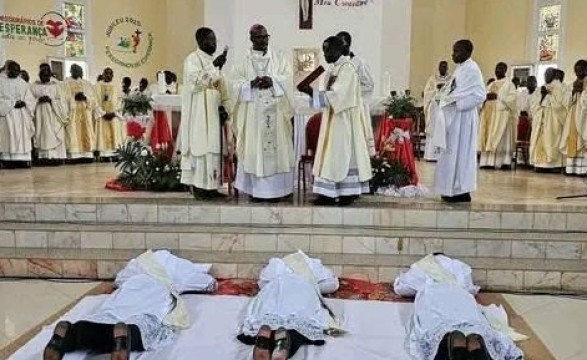 Caxito ganha mais 3 servidores da vinha do Senhor