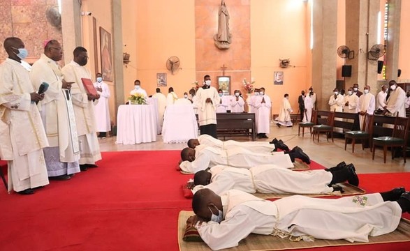 Ordenação em Luanda: D. Filomeno recorda missão do Sacerdote no cuidado do rebanho