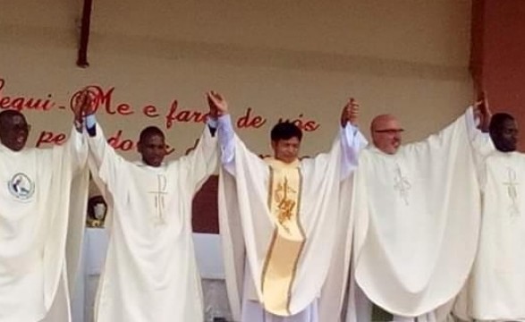 Sumbe Ganha 1 sacerdote e 2 Diáconos