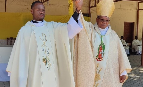 Clero de Ondjiva ganha novo Sacerdote