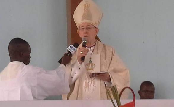 Dom Óscar Braga celebra 50 anos de vida sacerdotal com os fiéis da Arquidiocese de Malanje