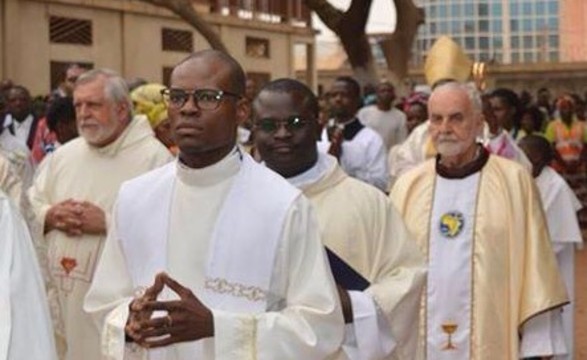 Diocese de Caxito celebra 50 anos de vida sacerdotal do padre Renzo