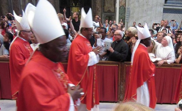Arcebispo de Luanda recebe o Pálio 