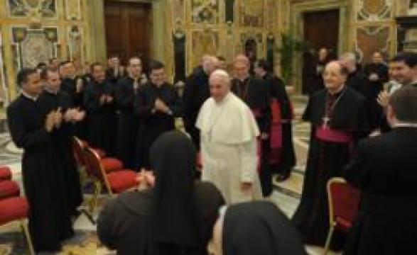 Papa encontra comunidade da Pontifícia Academia Eclesiástica