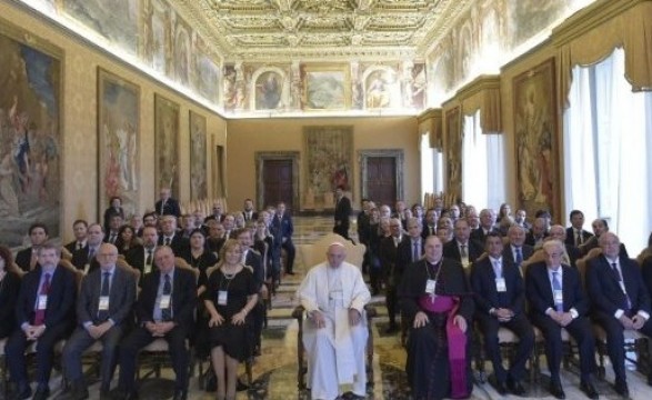 Cuidar dos nossos irmãos doentes abre o nosso coração, Diz Papa