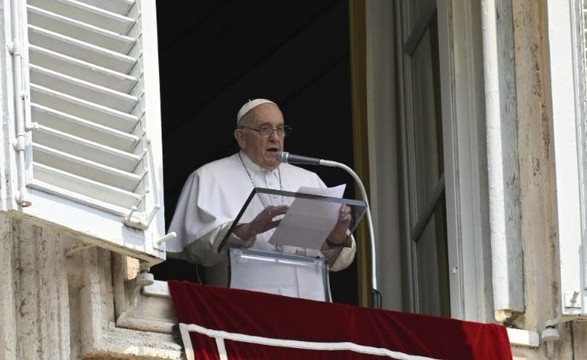 Deus não está distante, mas é Pai. O agradecimento do Papa