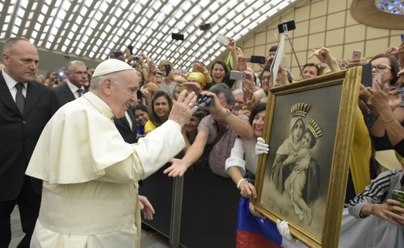 Invocar o nome de Deus sem hipocrisias Papa na audiência geral