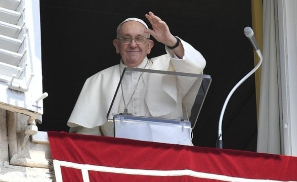 Jesus está ao nosso lado, nos acompanha nos caminhos mais difíceis, diz Papa