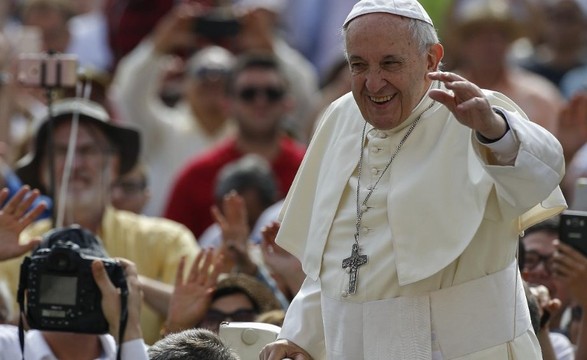 A paz é para ser doada. A fofoca não é obra do Espírito Santo Papa na audiência Geral