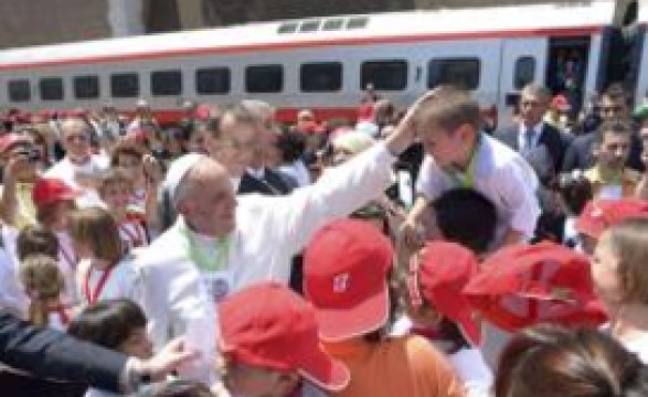 Paz e ecumenismo marca a audiência, papa recorda viagem à terra santa