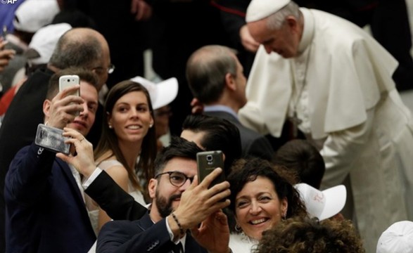 Papa renova apelos ao calar das armas e a oração pela paz em todo mundo 