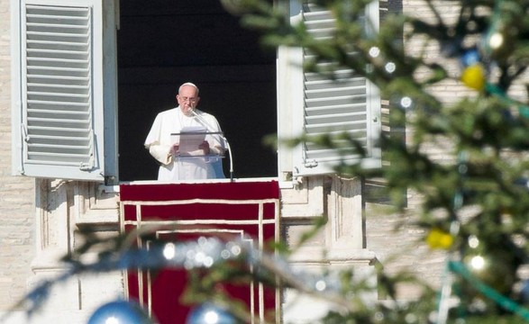 O centro da nossa vida é Jesus e a sua palavra de luz, amor, e consolação diz Papa