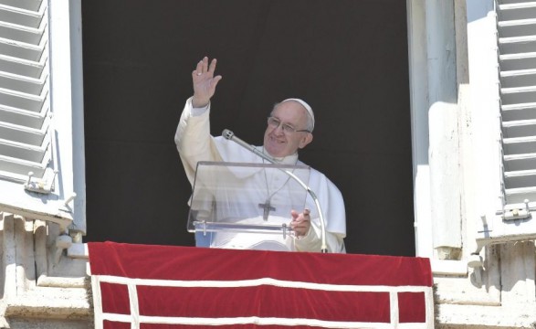 “Sejamos testemunhas da felicidade de Deus, não de ídolos” Papa no Angelus