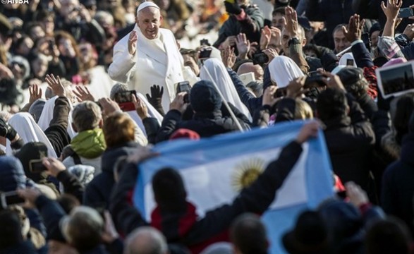 “Deus é humilde e se fez criança por nós” Papa na sua última audiência