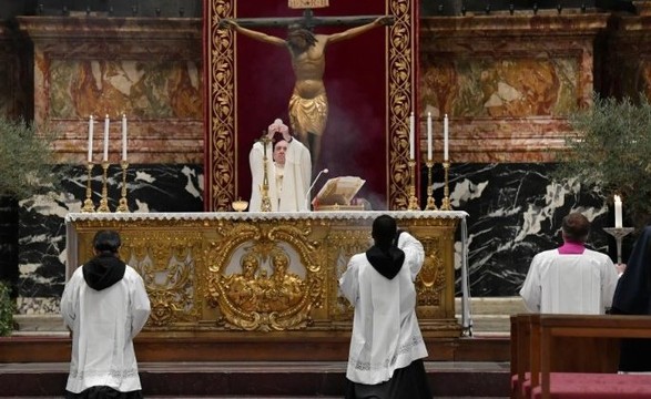 Na Missa in Coena Domini, Papa recorda doação e sacrifício dos sacerdotes