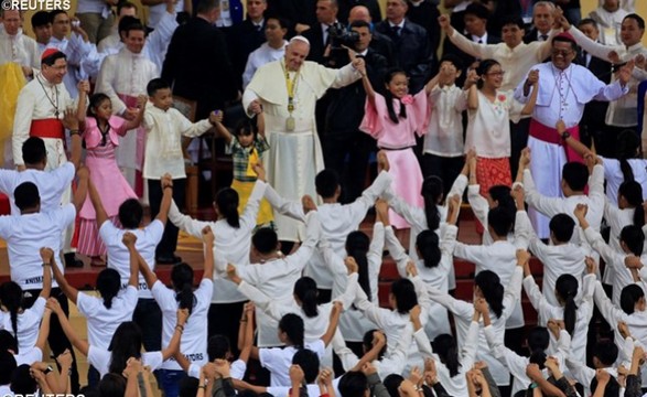 Aprendamos a chorar, a dar e a receber - Papa aos jovens