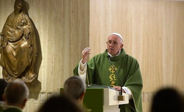 Papa pede Igreja sem apego ao dinheiro e critica «carreiristas»