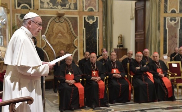 Papa: Cúria fechada em si mesma está condenada à destruição