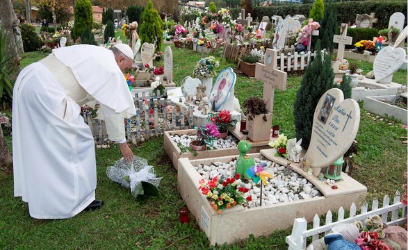 Fiéis Defuntos: Papa questiona «cultura negativa» sobre a morte