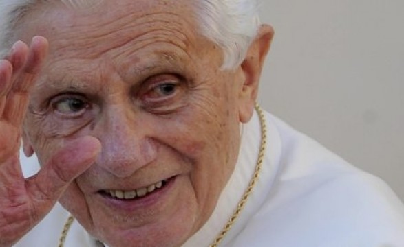 Bento XVI anuncia resignação por motivos de idade 