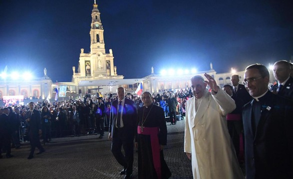 Oração, silencio e proximidade marca 1º dia do Papa no santuário de Fátima