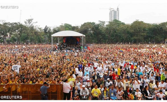 Missa que encerra visita do Papa as Filipinas movimenta Manila  