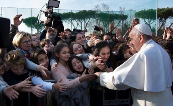 Papa presta homenagem a vítimas do sismo de 2012