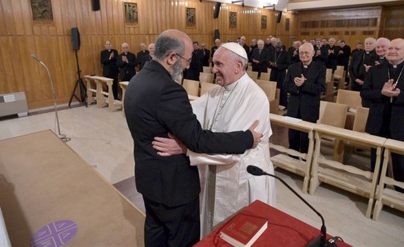 Papa encerra retiro quaresmal e agradece palavras do padre Tolentino sobre Igreja “para todos”