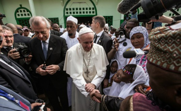Inaugurado hospital de Bangui Papa deixa uma mensagem” quem serve os doentes com amor, serve Jesus”