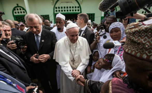 Inaugurado hospital de Bangui Papa deixa uma mensagem” quem serve os doentes com amor, serve Jesus”