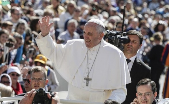 Ignorar o pobre é desprezar Deus disse o papa Francisco na audiência geral