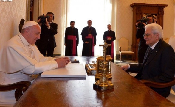 Papa encontra-se com presidente Italiano 