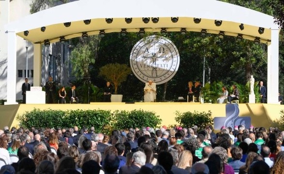 Papa aos jovens universitários, responder com coragem aos desafios do presente e do futuro