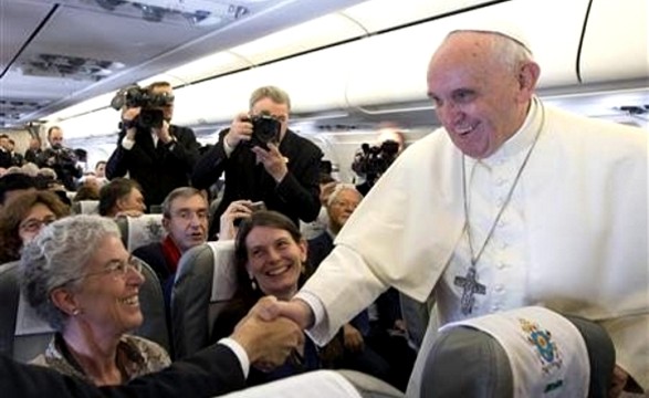 Papa desafia jornalistas a noticiar realidades que estão fora dos “grandes centros”