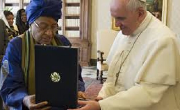 Papa reuniu-se com a presidente da Libéria