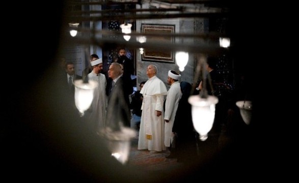 O Papa na “ Mesquita Azul” de Istambul, visita em Espirito de recolhimento e escuta