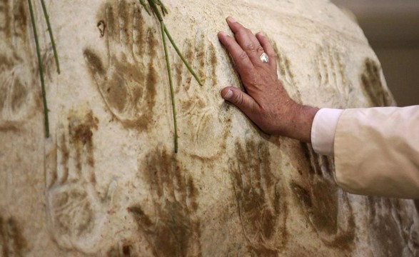 Papa Francisco encerrou segundo dia de visita com oração na Catedral de Assunção