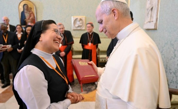 Papa encorajou congregações religiosas a “prevenir toda forma de abuso” e a “prestar contas”