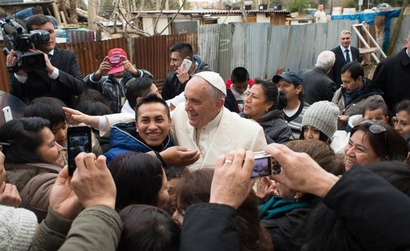 Papa desafia todos, católicos ou não, ao «serviço concreto» e partilha de bens em favor dos pobres