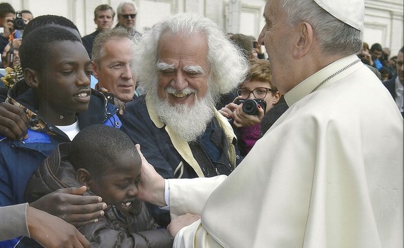 Papa quer cristãos próximos das famílias pobres