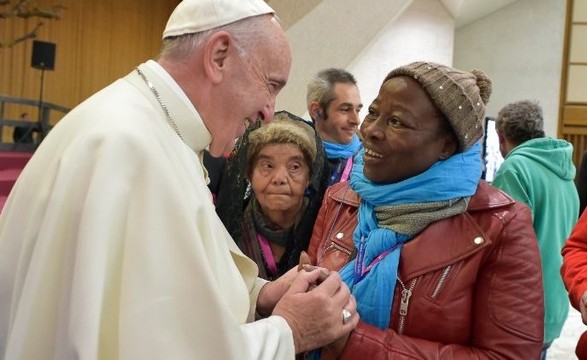 Os pobres não são lixo humano, precisam do nosso amor diz Papa