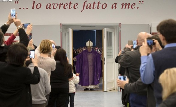 Papa abriu «Porta da Caridade» em refeitório da Cáritas