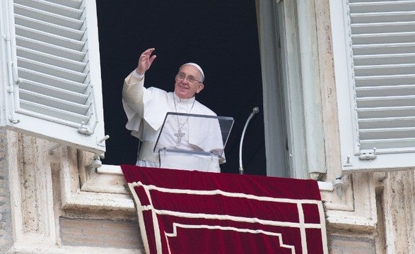 “Permanecer confiante quando a esperança parece naufragar” Papa no Angelus