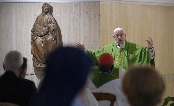 Papa: ser sal e luz é o testemunho diário do cristão